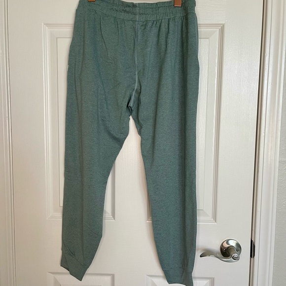 Vuori Performance Jogger - Picture 5 of 6